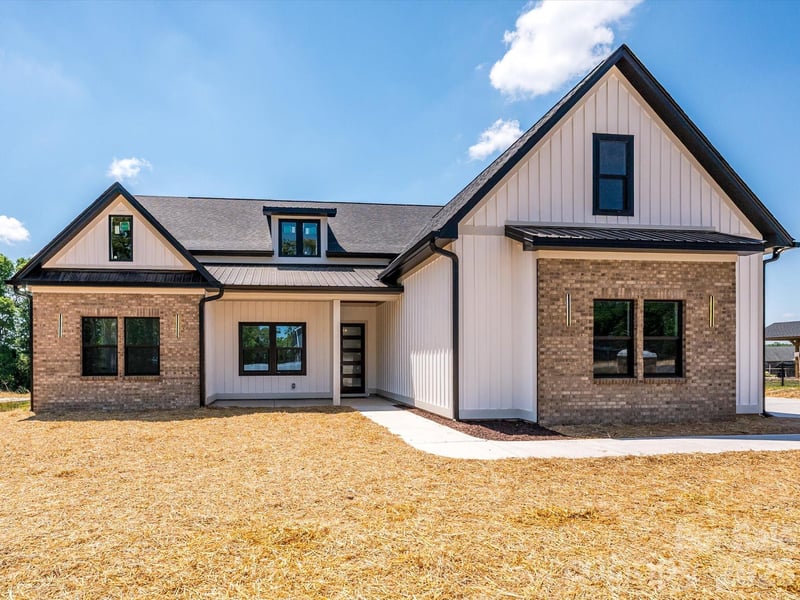 1012 Harrogate Dr, Bessemer City, NC 28016