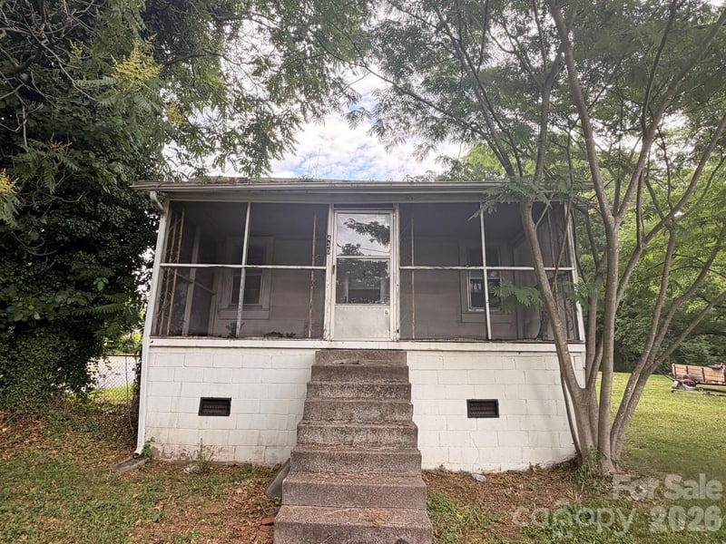 430 D St, Newton, NC 28658