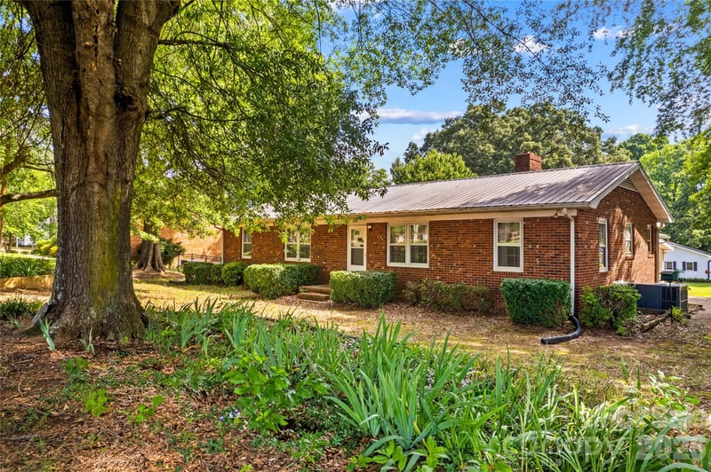 1059 Shearers Rd, Mooresville, NC 28115