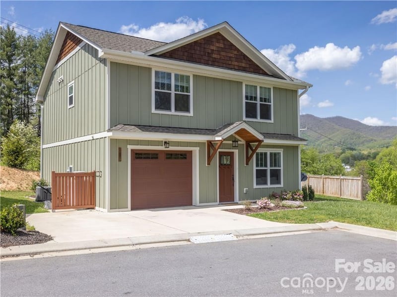 101 Towne Pl, Clyde, NC 28721