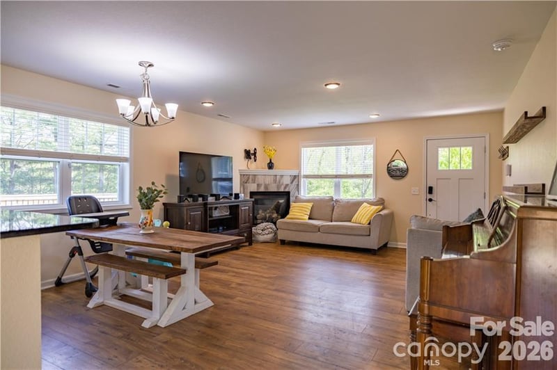 101 Towne Pl, Clyde, NC 28721