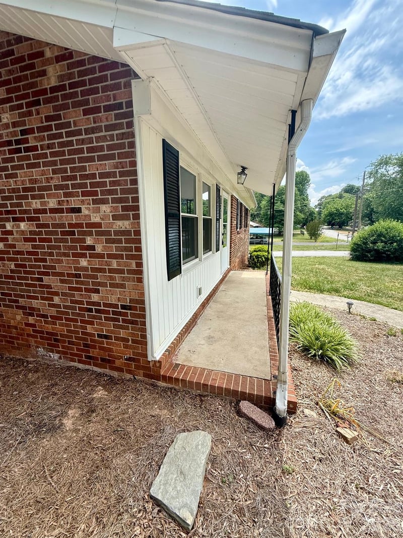 130 Arlington Ave, Jonesville, NC 28642