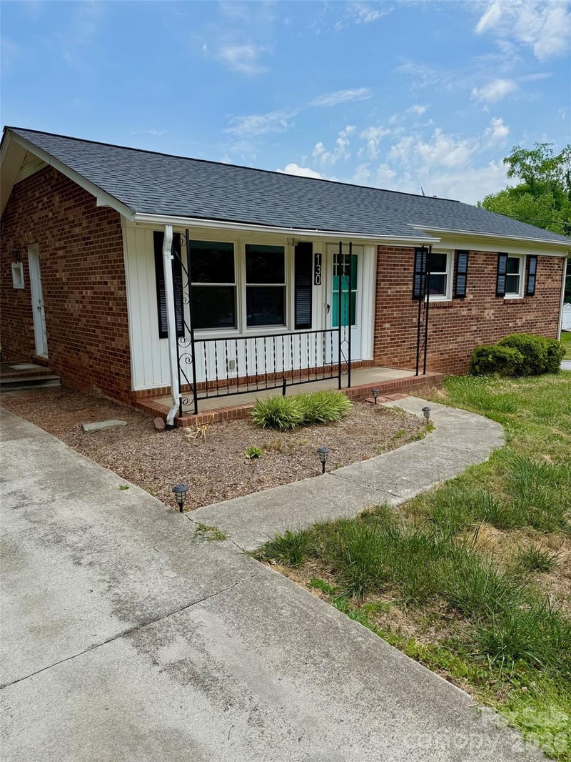 130 Arlington Ave, Jonesville, NC 28642