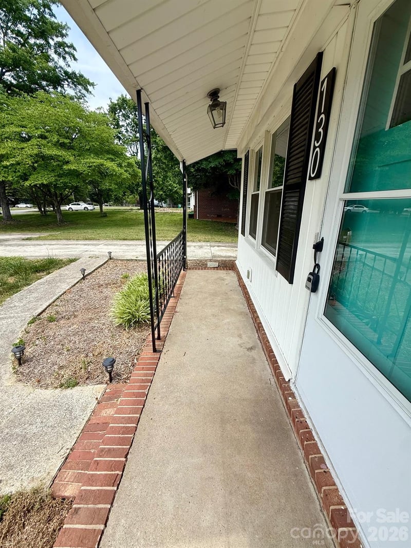130 Arlington Ave, Jonesville, NC 28642