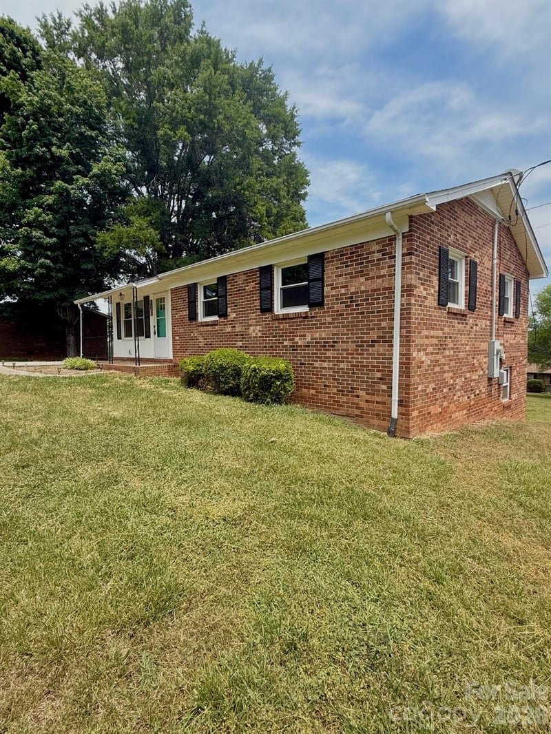 130 Arlington Ave, Jonesville, NC 28642