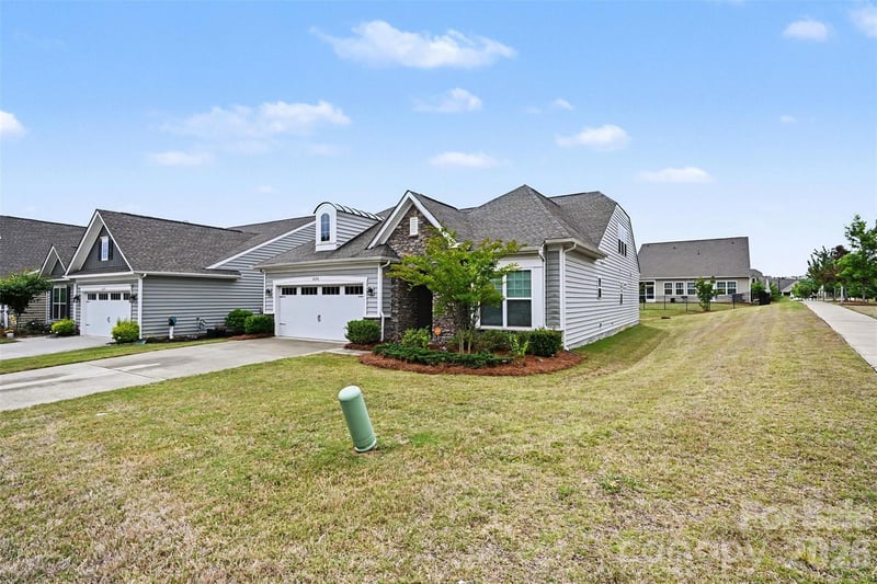 14204 Southbridge Forest Dr, Charlotte, NC 28273