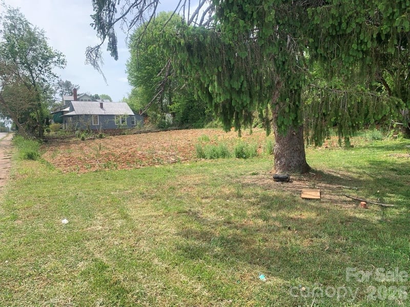Meeting St, Morganton, NC 28655