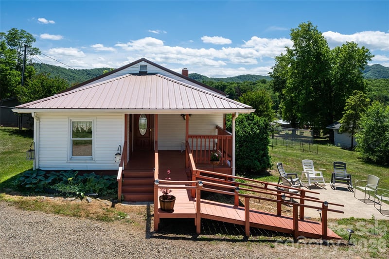 106 Aloha Circle Extension, Candler, NC 28715
