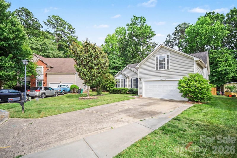 10026 Dauphine Dr, Charlotte, NC 28216