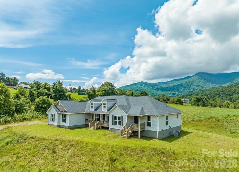 232 Applehill Dr, Waynesville, NC 28786