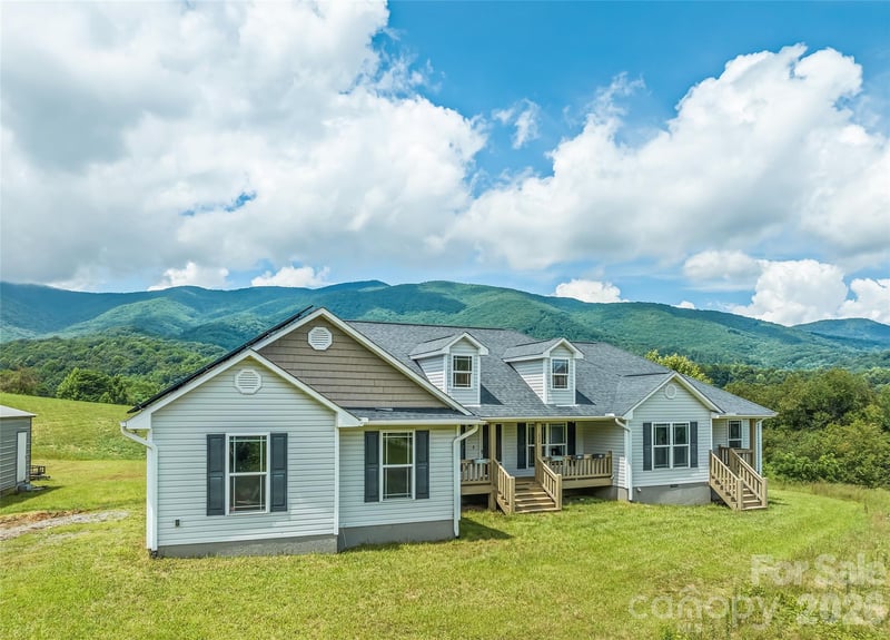 232 Applehill Dr, Waynesville, NC 28786