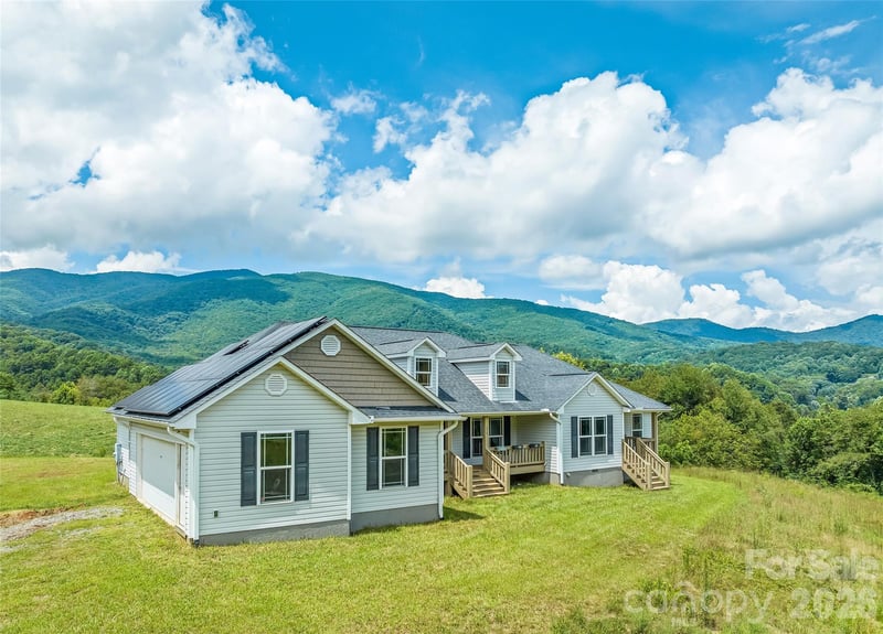 232 Applehill Dr, Waynesville, NC 28786
