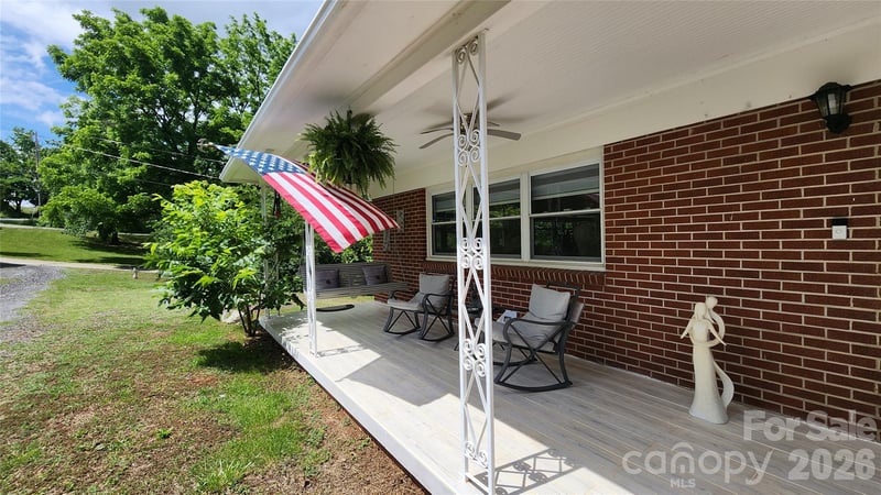 101 Bluebird Ln, Morganton, NC 28655