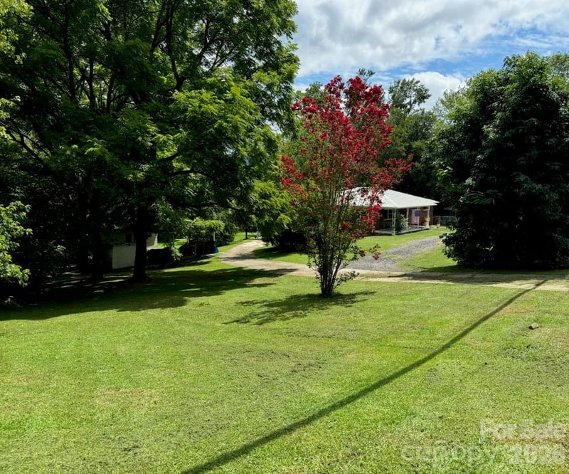 101 Bluebird Ln, Morganton, NC 28655
