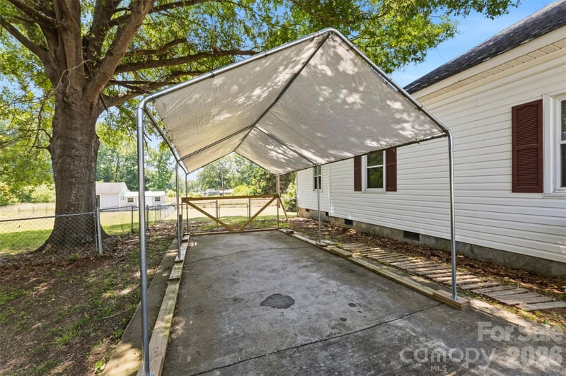 204 Hampshire Ln, Clover, SC 29710