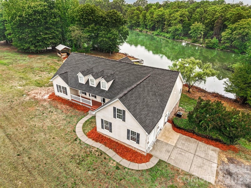 1060 Moss Lake Dr, Clover, SC 29710