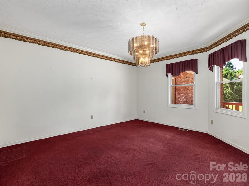 39 Beaumont Dr, Hendersonville, NC 28739