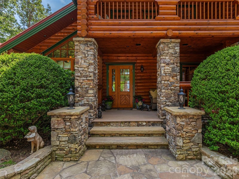 574 Leatherwood Dr, Maggie Valley, NC 28751