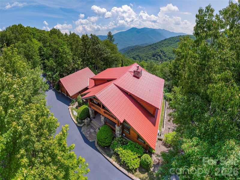 574 Leatherwood Dr, Maggie Valley, NC 28751