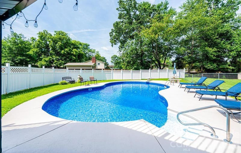 2651 31st Street Ct, Hickory, NC 28601