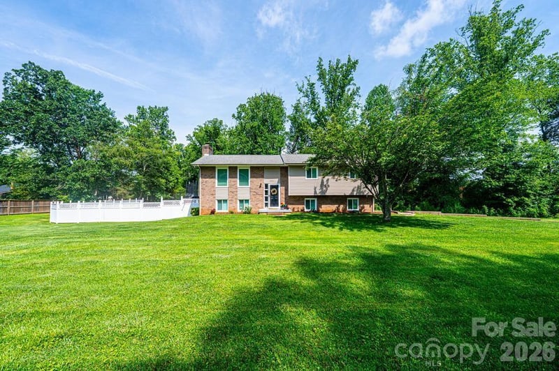 2651 31st Street Ct, Hickory, NC 28601