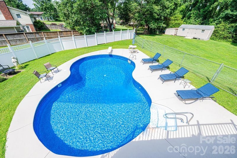 2651 31st Street Ct, Hickory, NC 28601