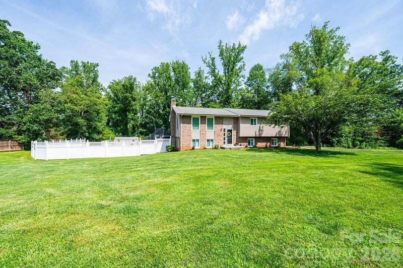 2651 31st Street Ct, Hickory, NC 28601
