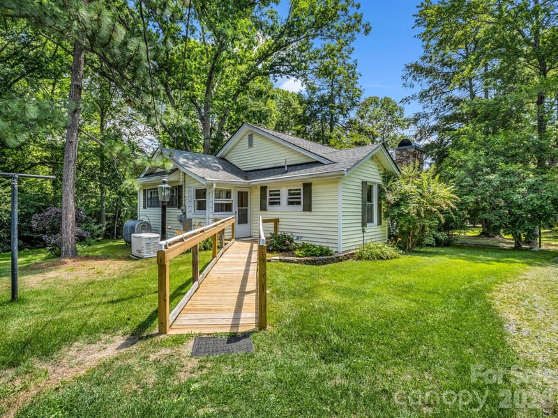 813 Montreat Rd, Black Mountain, NC 28711