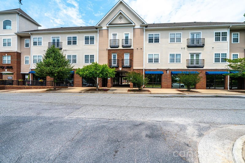 1410 4th Street Dr #201, Hickory, NC 28601