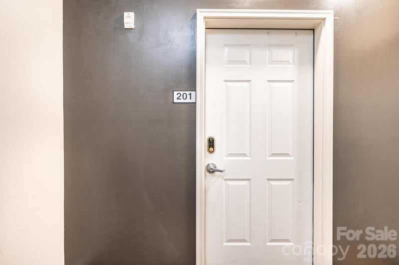 1410 4th Street Dr #201, Hickory, NC 28601