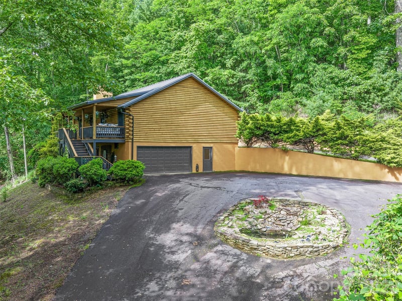 357 Rosewood Ln, Burnsville, NC 28714