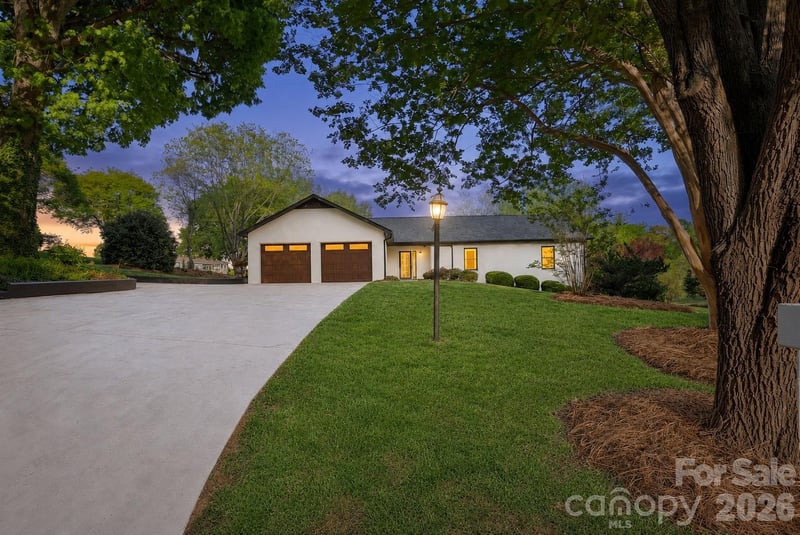 3730 Club House Dr, Conover, NC 28613