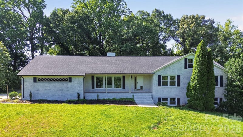 2004 Fountain Ln, Stanley, NC 28164