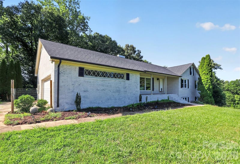 2004 Fountain Ln, Stanley, NC 28164
