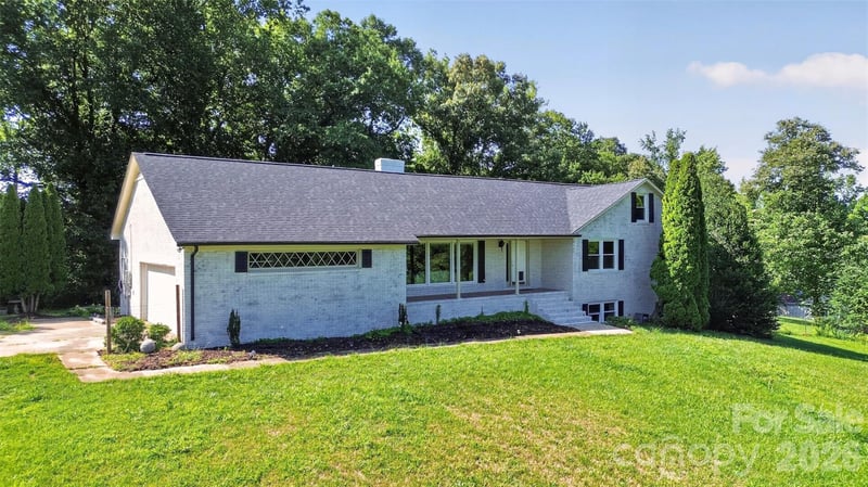 2004 Fountain Ln, Stanley, NC 28164