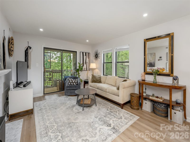 1305 Abbey Cir, Asheville, NC 28805