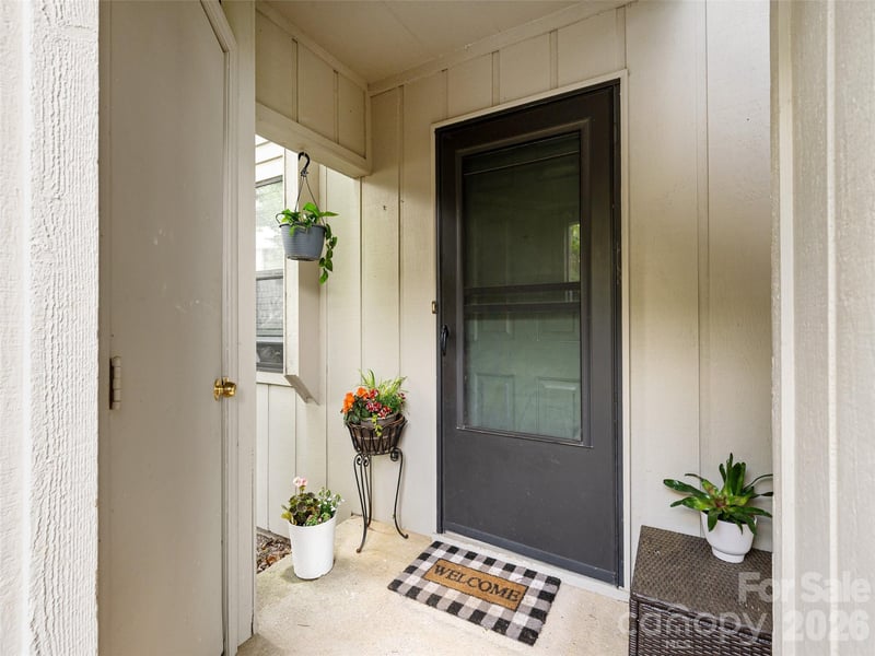 1305 Abbey Cir, Asheville, NC 28805