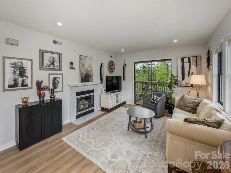 1305 Abbey Cir, Asheville, NC 28805