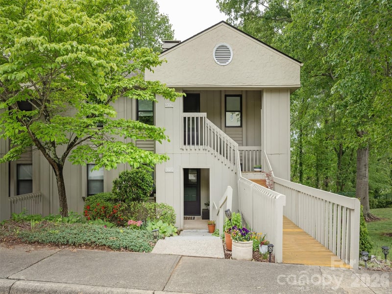 1305 Abbey Cir, Asheville, NC 28805