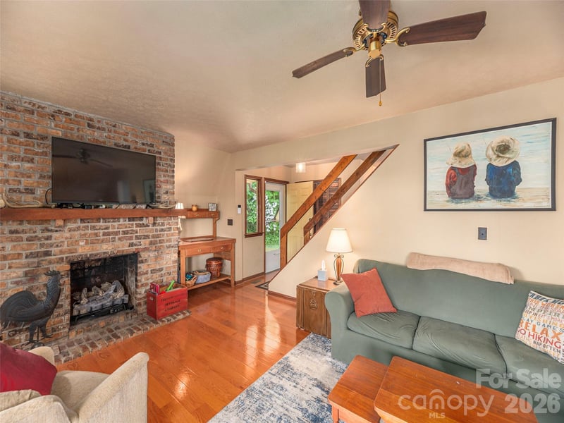 649 Acres View Dr, Waynesville, NC 28786