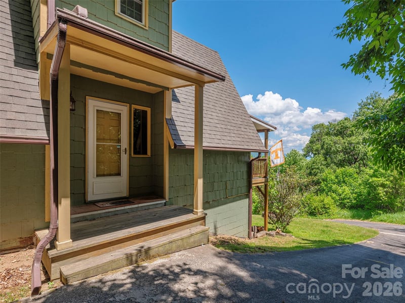 649 Acres View Dr, Waynesville, NC 28786