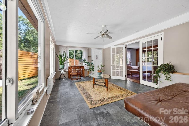 147 Longview Dr, Hendersonville, NC 28791