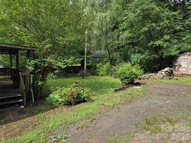 4 Boyer Dr, Black Mountain, NC 28711