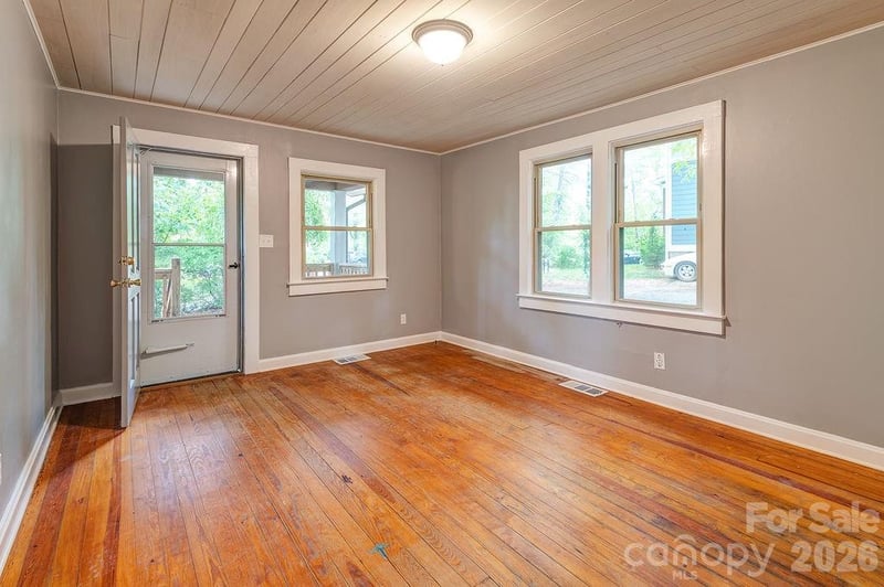1 Narbeth Rd, Asheville, NC 28806