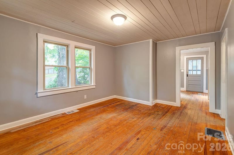 1 Narbeth Rd, Asheville, NC 28806