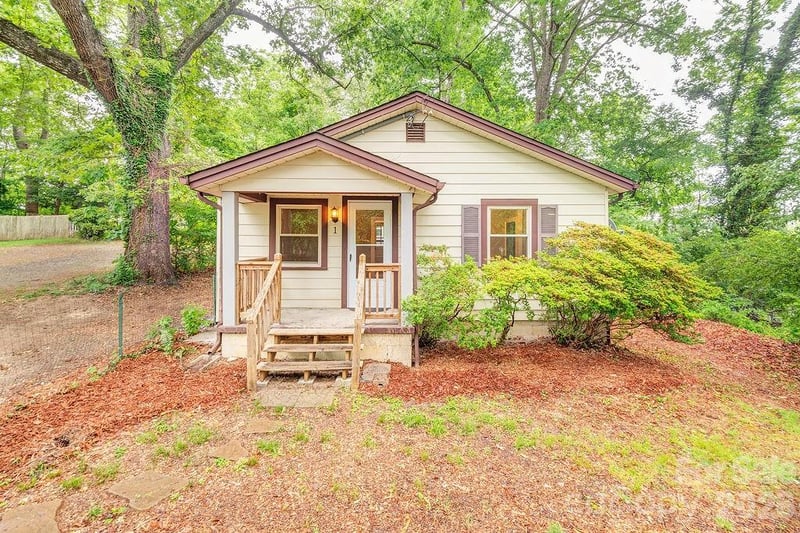 1 Narbeth Rd, Asheville, NC 28806