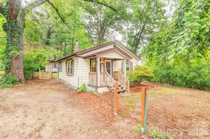 1 Narbeth Rd, Asheville, NC 28806