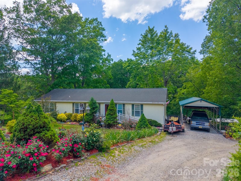Hennessee St, Clyde, NC 28721