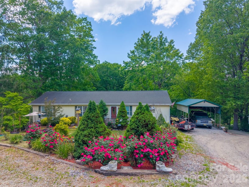Hennessee St, Clyde, NC 28721