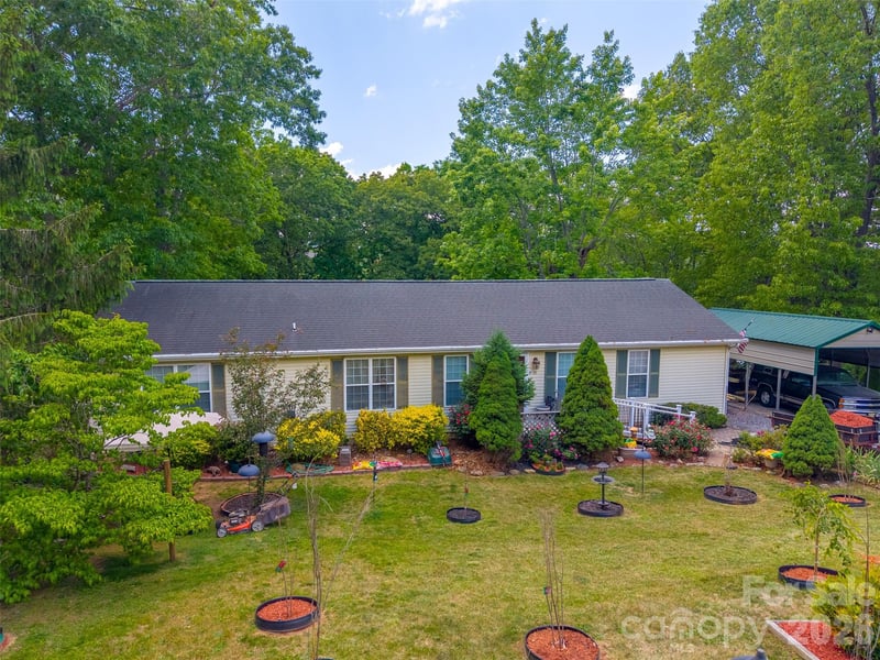 Hennessee St, Clyde, NC 28721